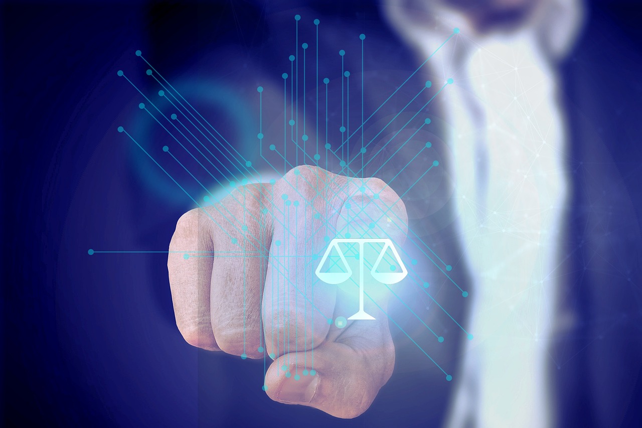 تعد مدينة الرياض واحدة من أهم المراكز التجارية والاقتصادية في المملكة العربية السعودية، حيث تضم العديد من الشركات المحلية والدولية، والمشاريع الاستثمارية الضخمة، بالإضافة إلى كونها بوابة الحرمين الشريفين ووجهة سياحية مهمة. هذا التنوع الاقتصادي والاجتماعي جعل من الرياض بيئة خصبة للخدمات القانونية المتخصصة، حيث تنتشر فيها مكاتب المحاماة التي تقدم مجموعة واسعة من الخدمات القانونية للأفراد والشركات.